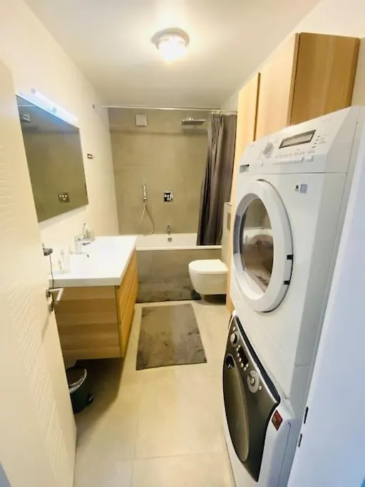 Large 1 Bedroom In Center With Parking - 64 Luxemburg